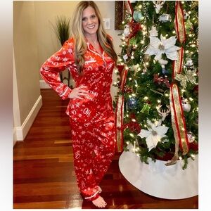 EKOUAR New With Tags‎ Packaged Satin Christmas Long Sleeve Pajamas. Size L